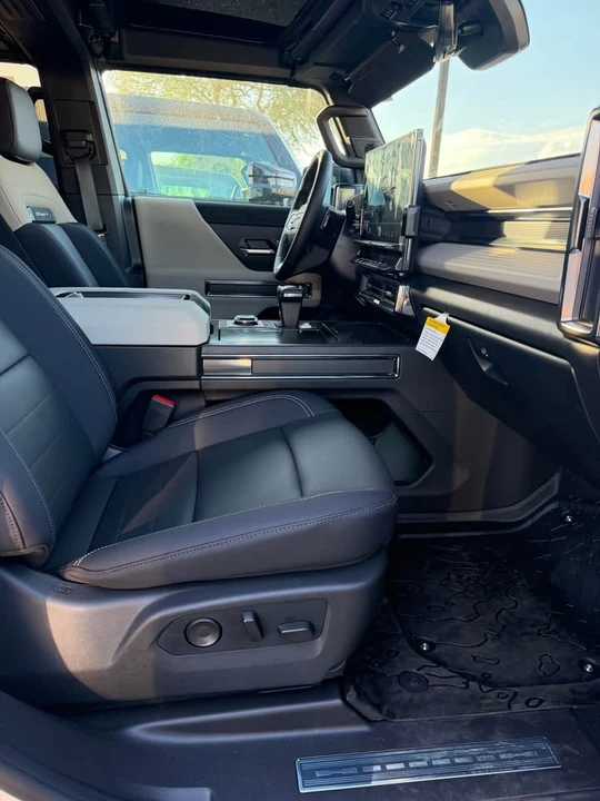 2026 GMC Hummer EV - Image 5 of 11