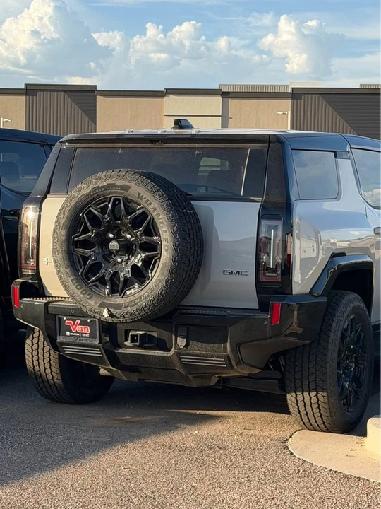 2026 GMC Hummer EV - Image 11 of 11