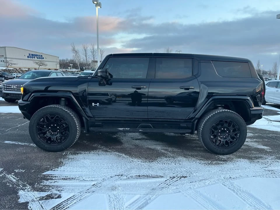 2026 GMC Hummer EV - Image 17 of 19
