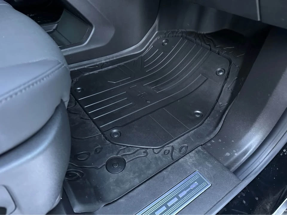 2026 GMC Hummer EV - Image 13 of 19