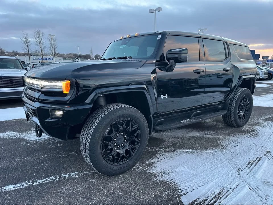 2026 GMC Hummer EV - Image 16 of 19