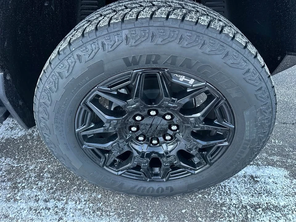 2026 GMC Hummer EV - Image 12 of 19