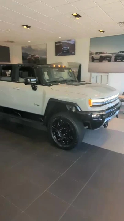 2026 GMC Hummer EV - Image 16 of 16