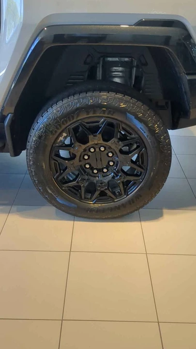 2026 GMC Hummer EV - Image 7 of 16