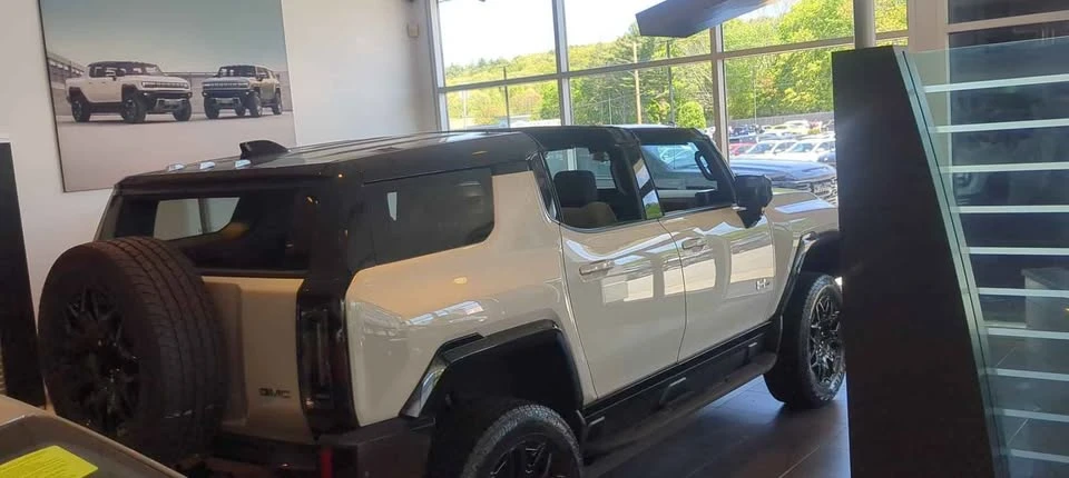 2026 GMC Hummer EV - Image 4 of 16