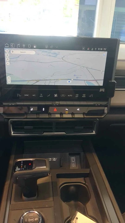 2026 GMC Hummer EV - Image 13 of 16