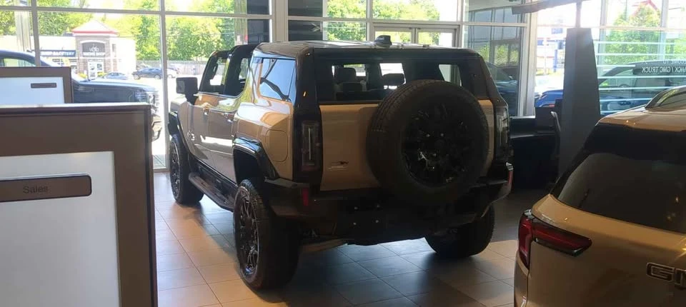 2026 GMC Hummer EV - Image 5 of 16