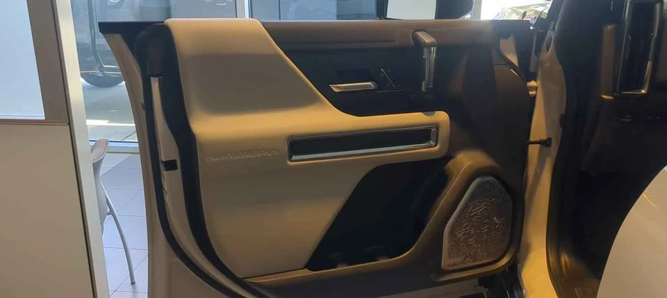 2026 GMC Hummer EV - Image 12 of 16