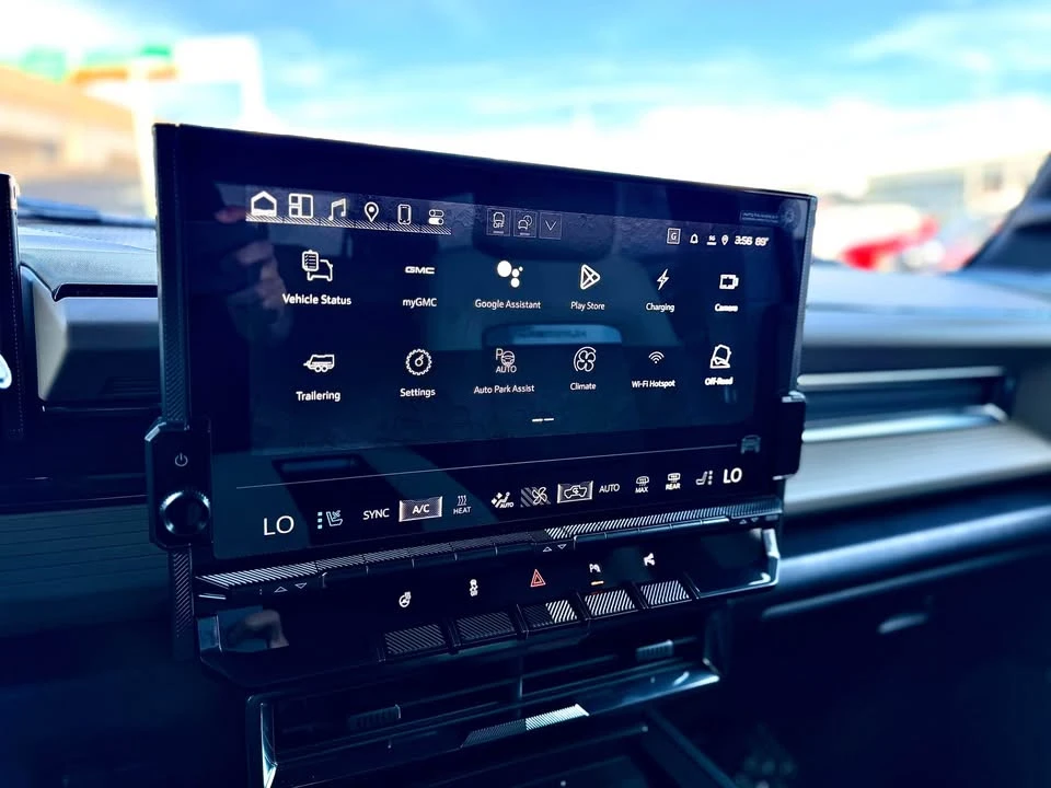 2026 GMC Hummer EV - Image 7 of 10