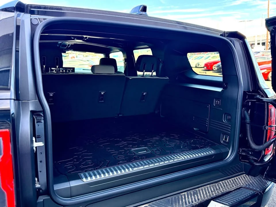 2026 GMC Hummer EV - Image 9 of 10