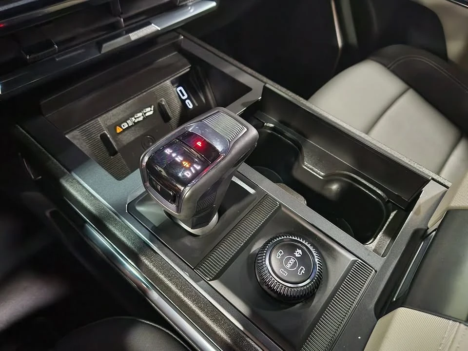 2026 GMC Hummer EV - Image 13 of 18