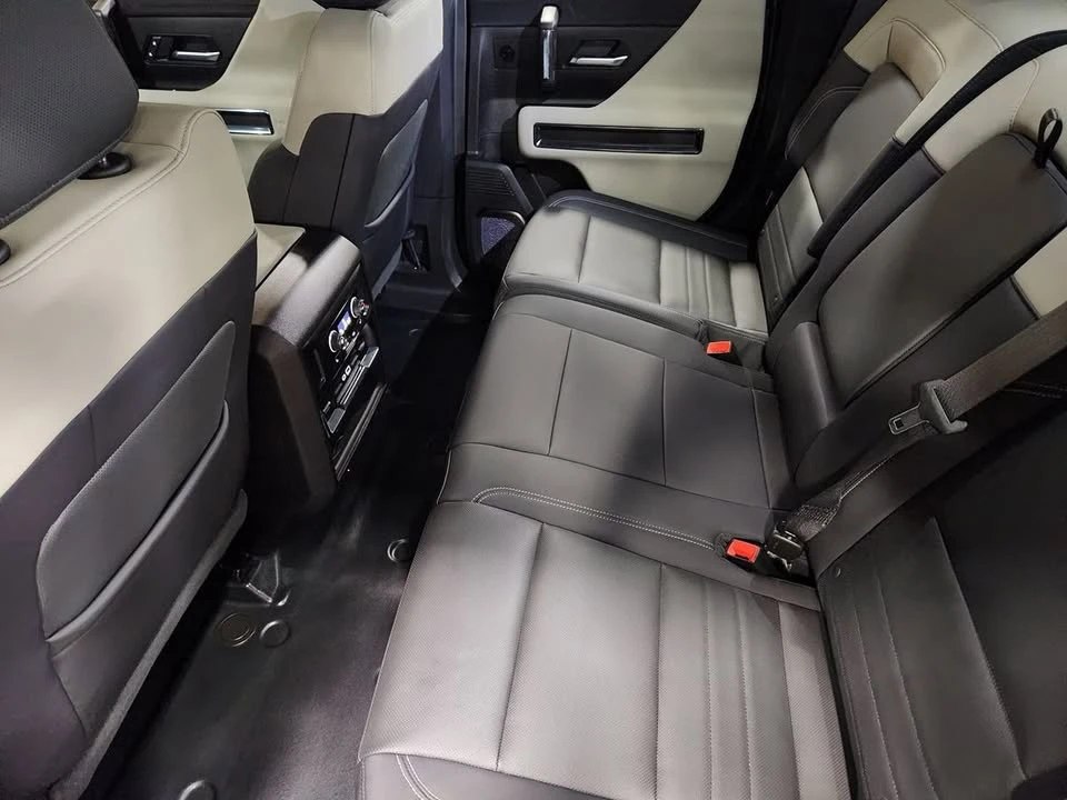 2026 GMC Hummer EV - Image 14 of 18