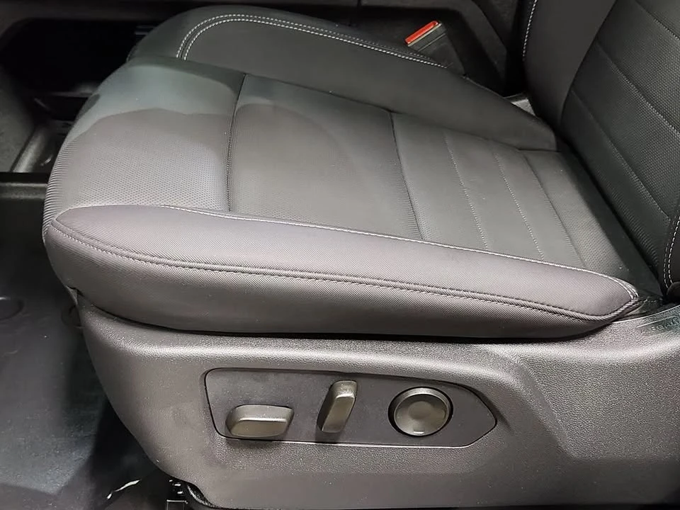 2026 GMC Hummer EV - Image 17 of 18