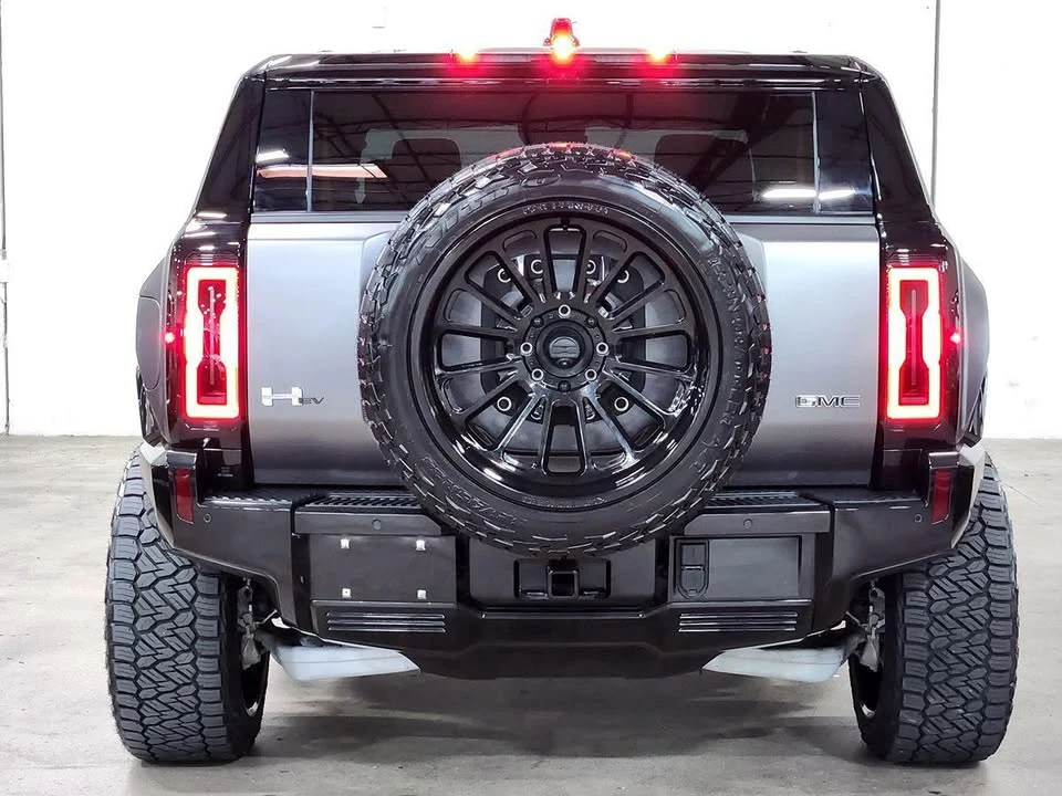 2026 GMC Hummer EV - Image 7 of 18
