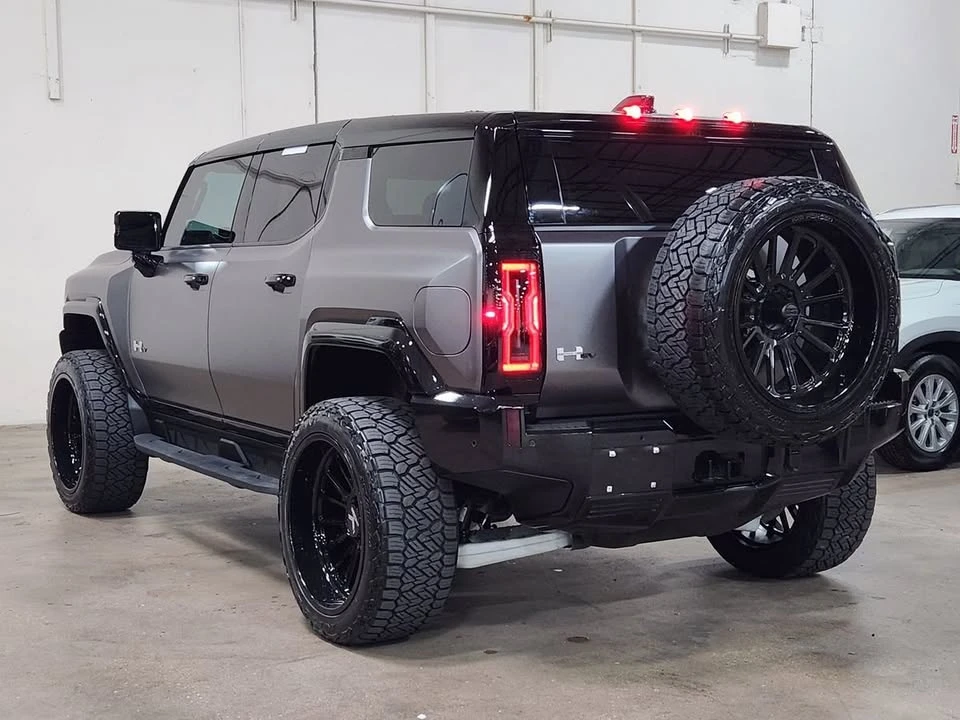 2026 GMC Hummer EV - Image 8 of 18