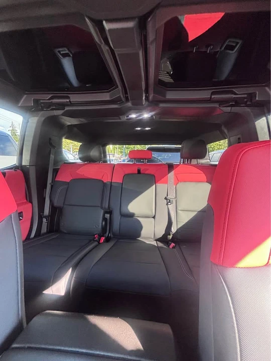 2026 GMC Hummer EV - Image 10 of 11