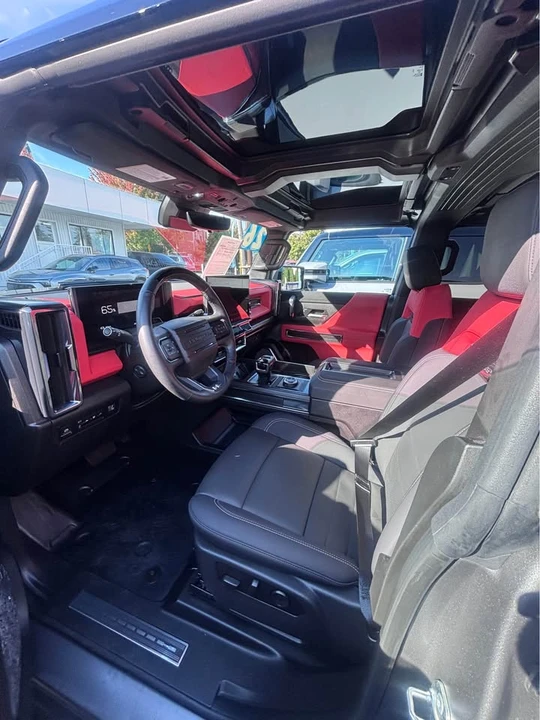 2026 GMC Hummer EV - Image 7 of 11