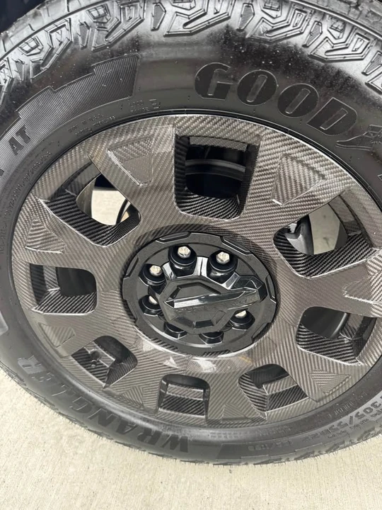 2026 GMC Hummer EV - Image 9 of 10
