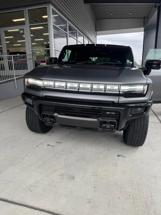 2026 GMC Hummer EV - Image 5 of 10