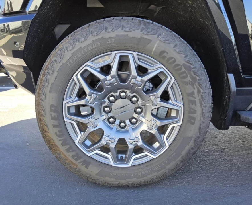 2026 GMC Hummer EV - Image 6 of 15
