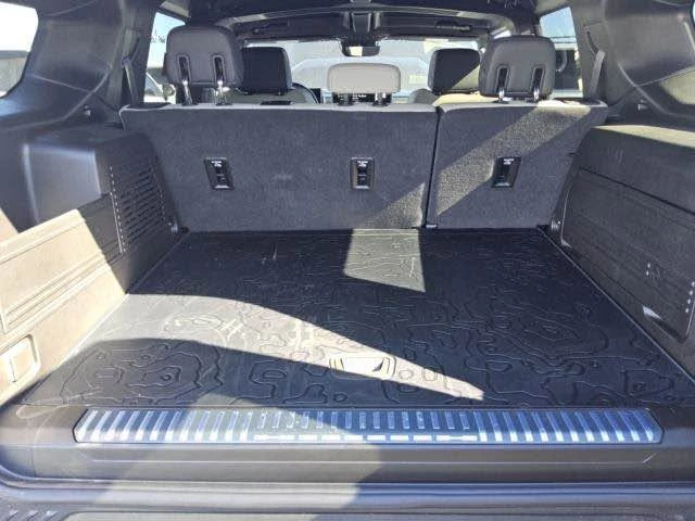 2026 GMC Hummer EV - Image 13 of 15