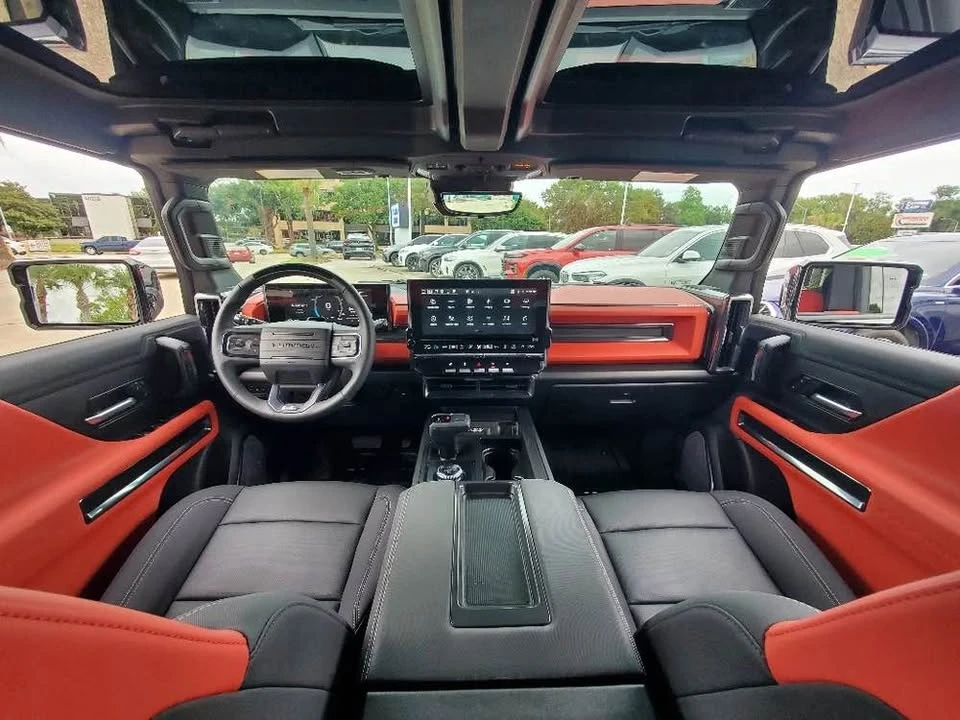 2026 GMC Hummer EV - Image 9 of 17