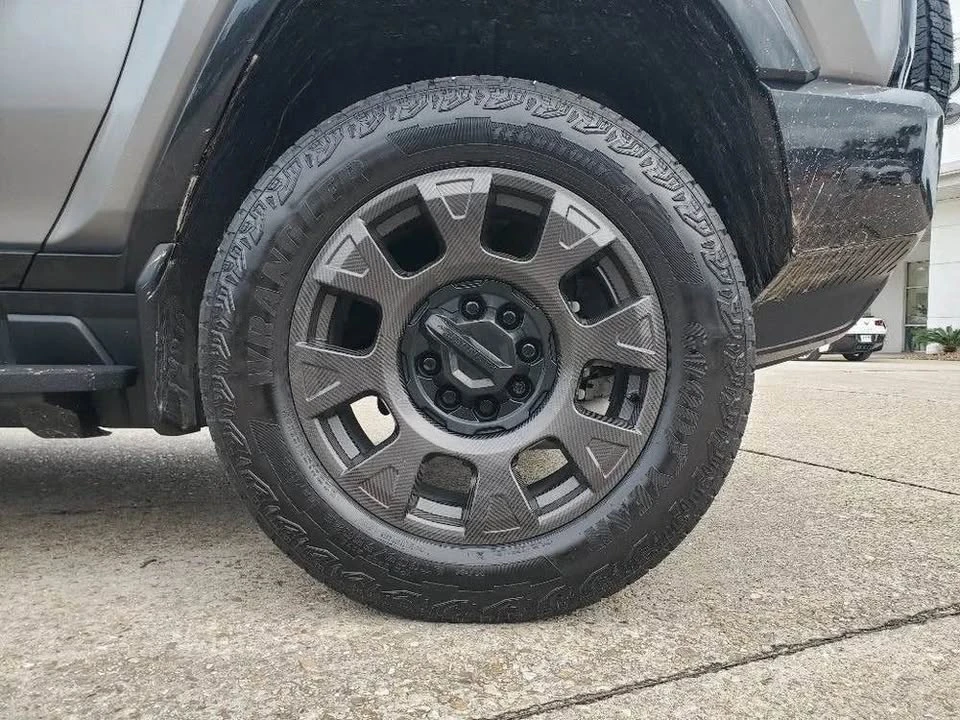 2026 GMC Hummer EV - Image 6 of 17