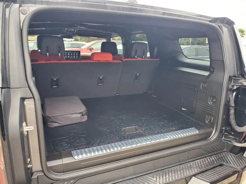 2026 GMC Hummer EV - Image 17 of 17