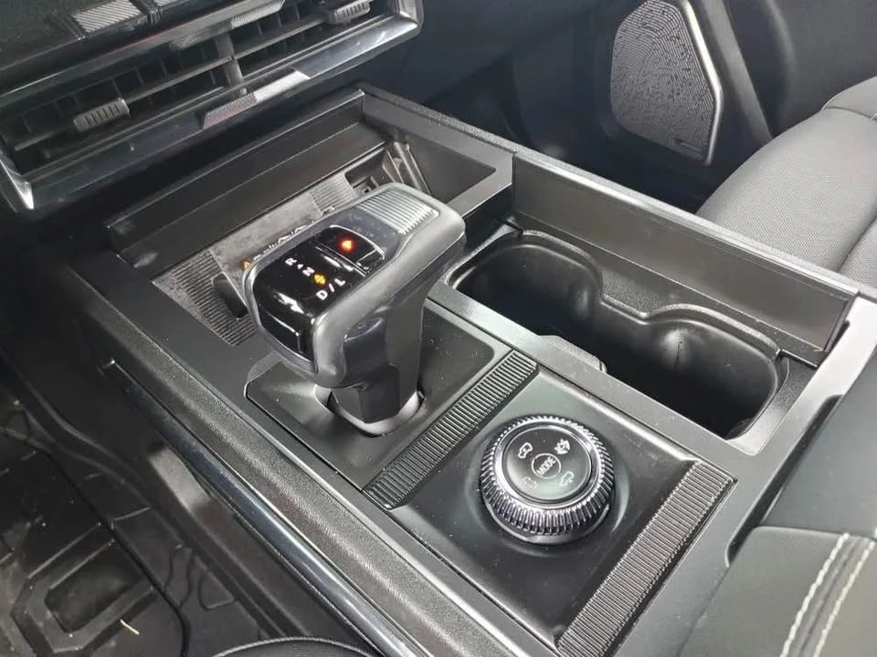 2026 GMC Hummer EV - Image 13 of 17