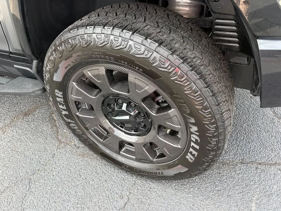 2026 GMC Hummer EV - Image 15 of 20