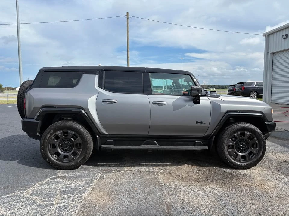 2026 GMC Hummer EV - Image 8 of 20