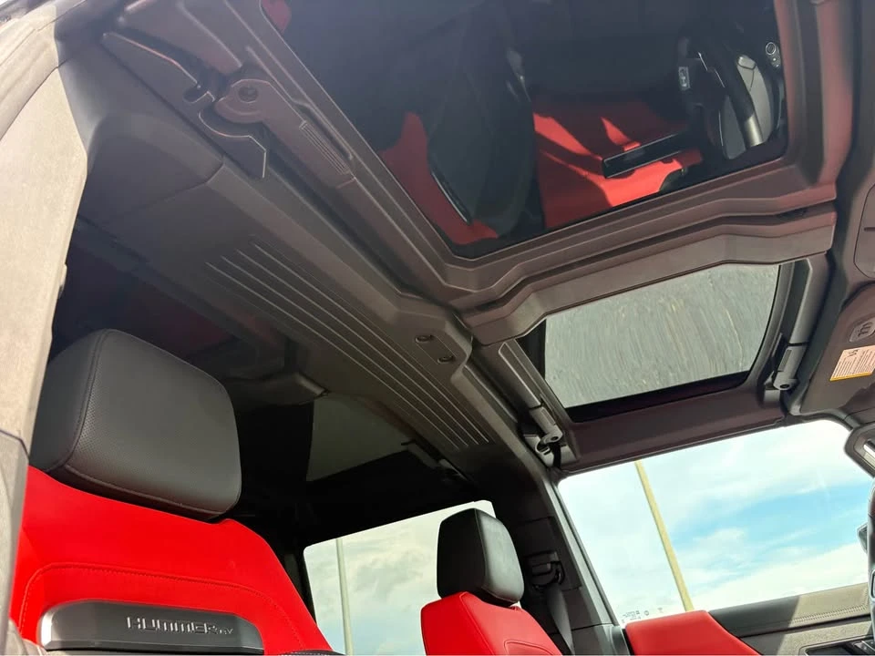 2026 GMC Hummer EV - Image 18 of 20