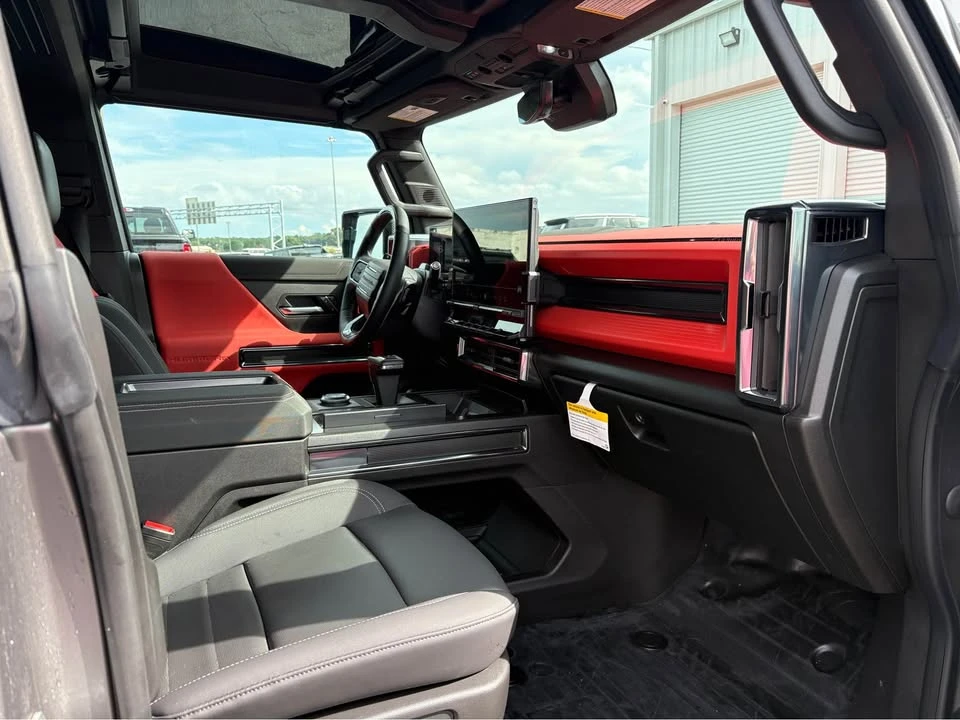 2026 GMC Hummer EV - Image 17 of 20