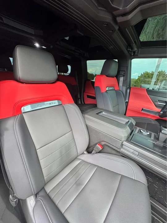2026 GMC Hummer EV - Image 9 of 14