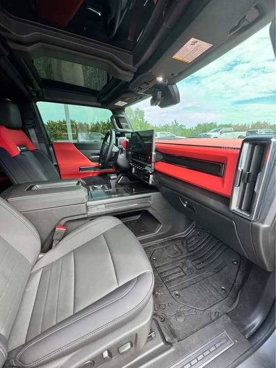 2026 GMC Hummer EV - Image 12 of 14