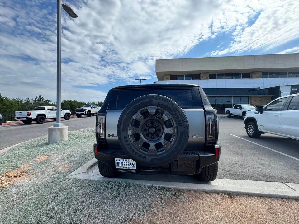 2026 GMC Hummer EV - Image 6 of 14