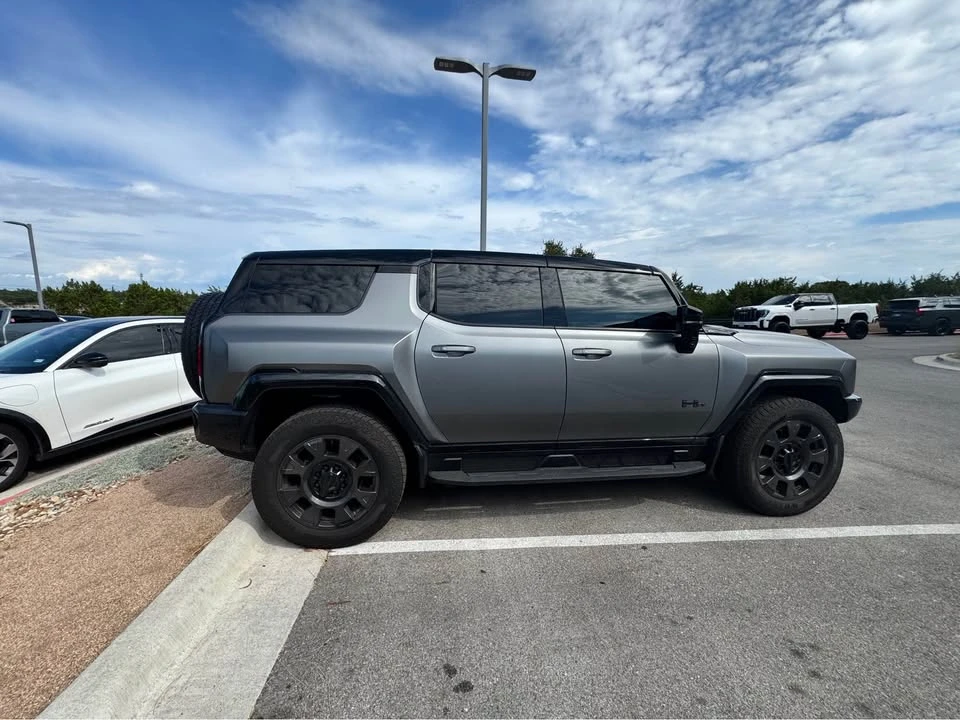 2026 GMC Hummer EV - Image 8 of 14
