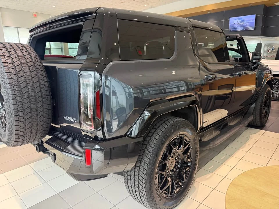 2026 GMC Hummer EV - Image 6 of 11