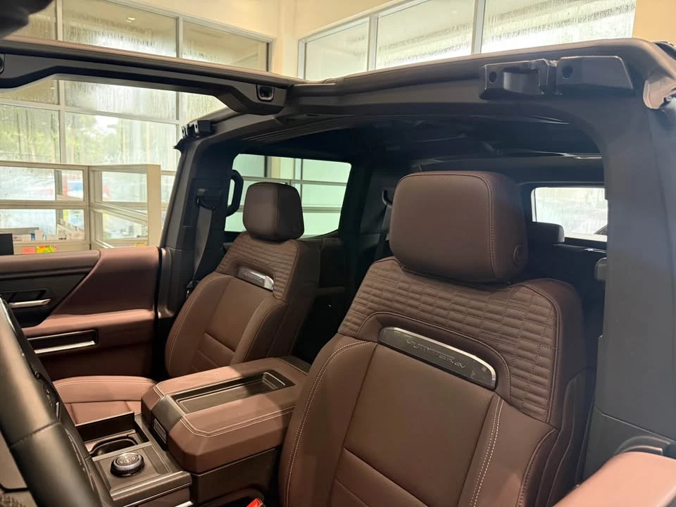 2026 GMC Hummer EV - Image 10 of 11