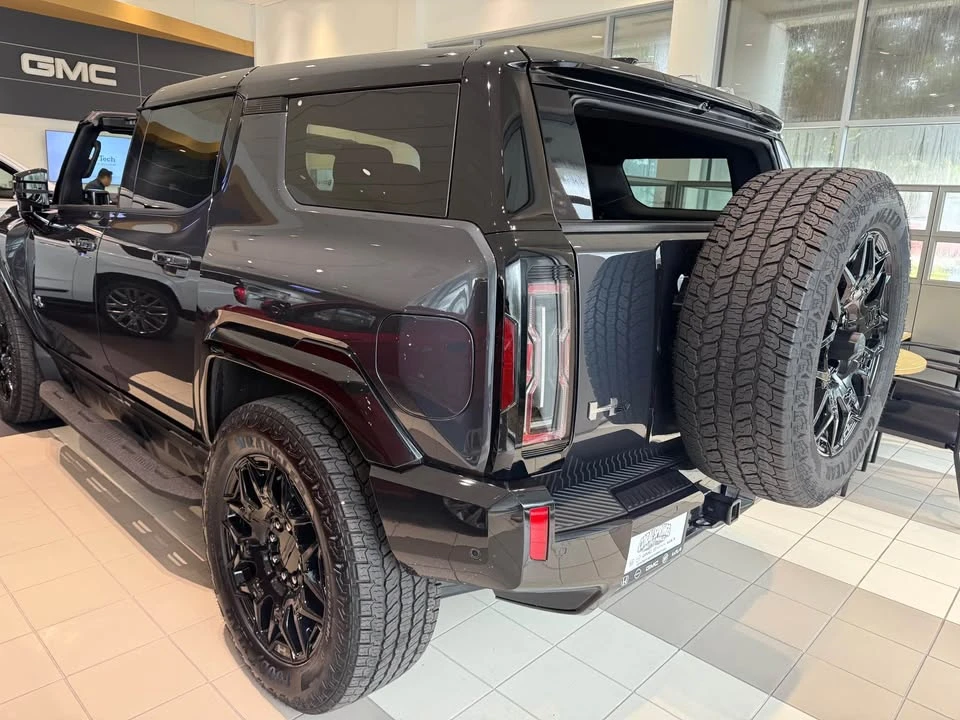 2026 GMC Hummer EV - Image 7 of 11