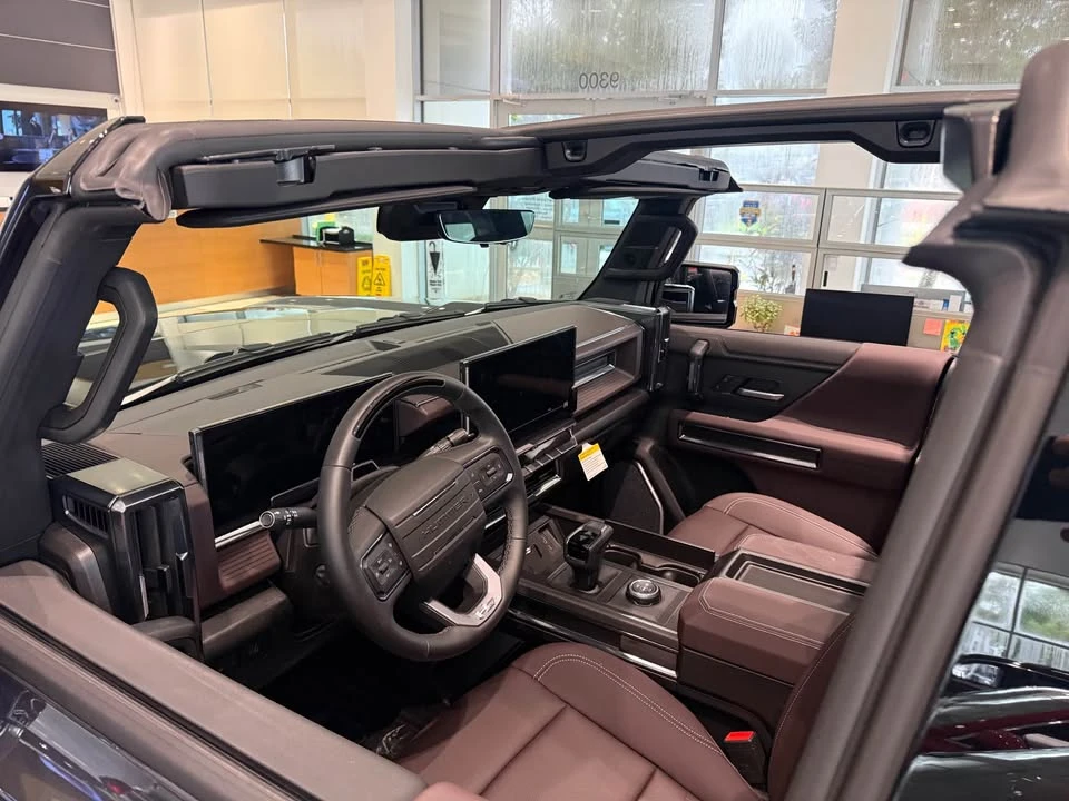 2026 GMC Hummer EV - Image 9 of 11
