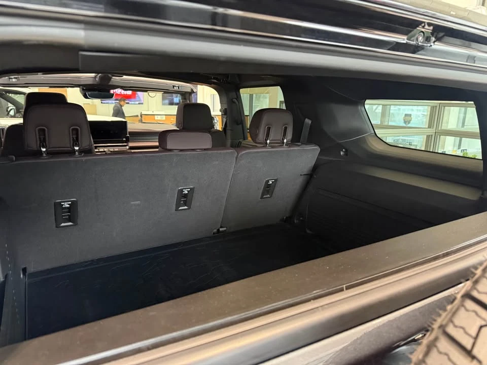 2026 GMC Hummer EV - Image 8 of 11