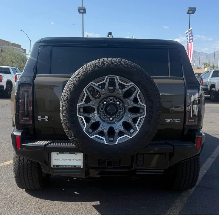 2026 GMC Hummer EV - Image 5 of 5