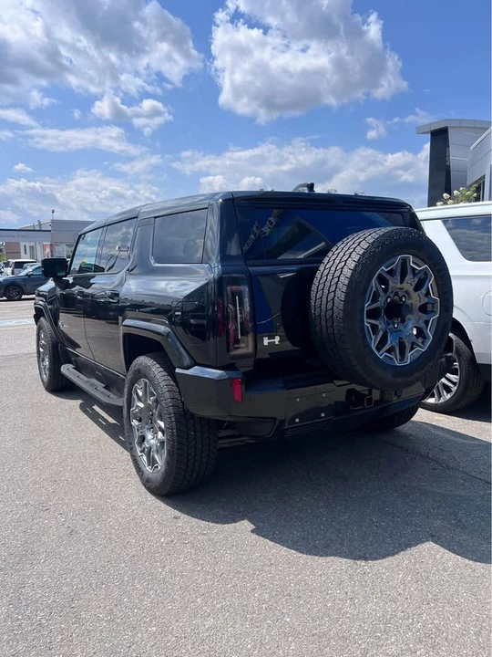 2026 GMC Hummer EV - Image 5 of 13