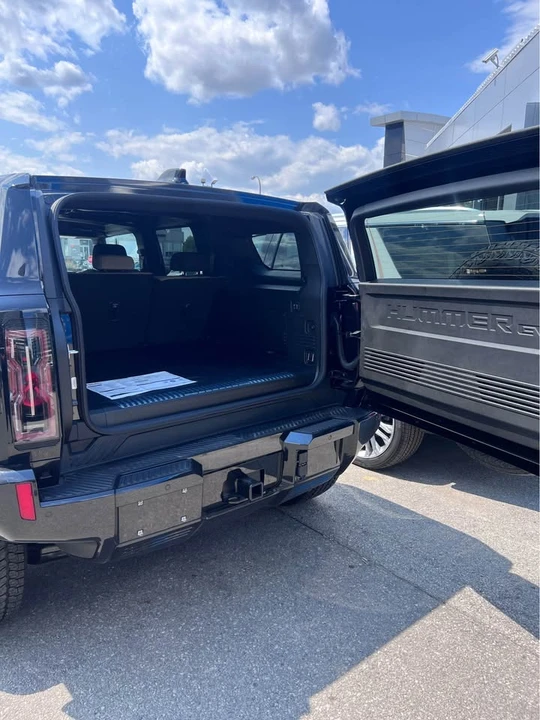 2026 GMC Hummer EV - Image 7 of 13