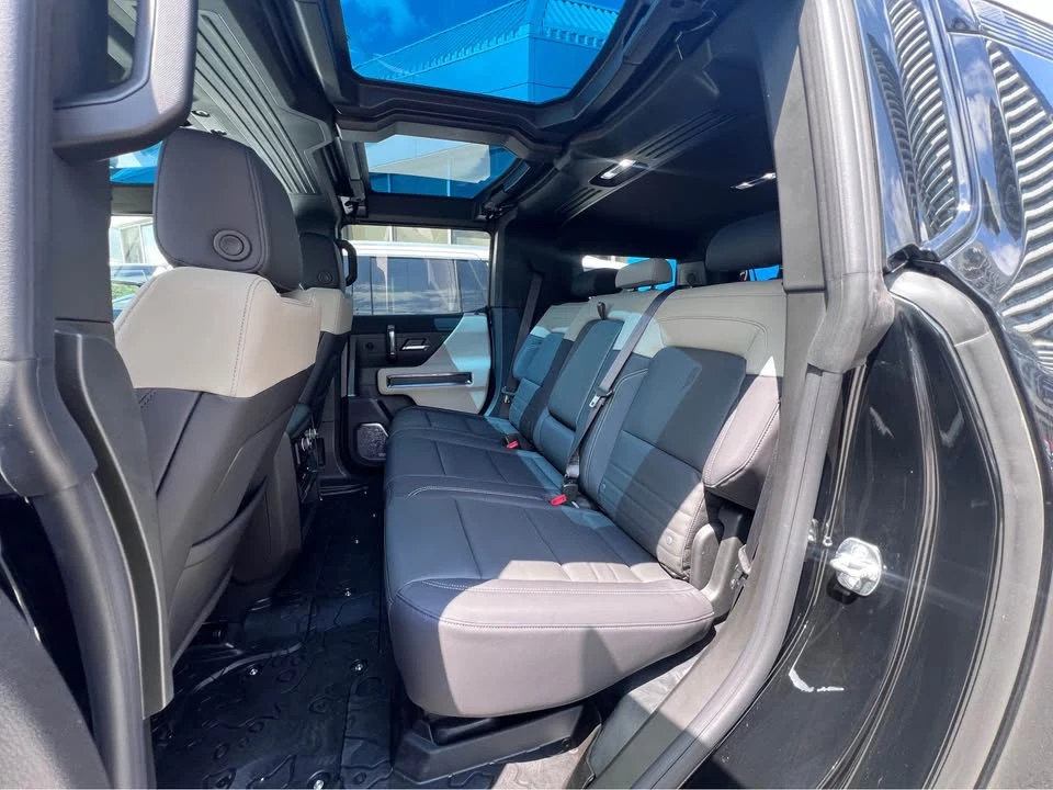 2026 GMC Hummer EV - Image 10 of 13