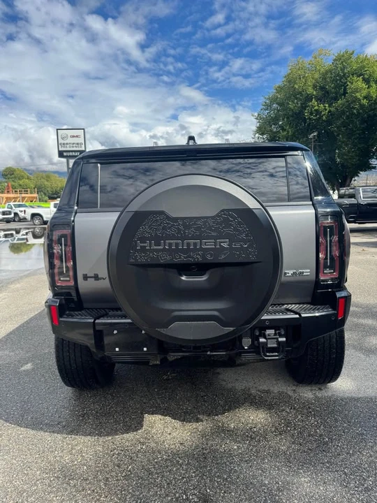 2026 GMC Hummer EV - Image 7 of 18