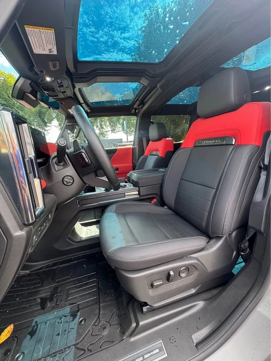 2026 GMC Hummer EV - Image 16 of 18