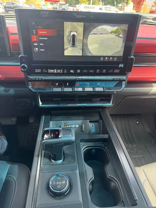 2026 GMC Hummer EV - Image 13 of 18
