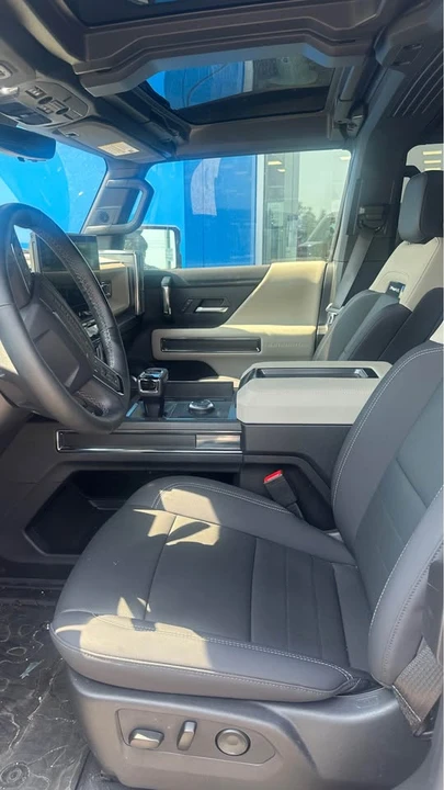 2026 GMC Hummer EV - Image 6 of 10